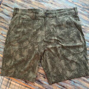 Eddie Bauer Travex Shorts Olive Green Leaf Pattern Size 38
